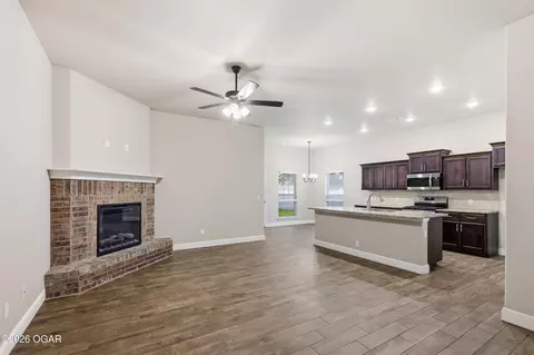 2011 Eagle Drive Neosho Mo 64850 Dr, Neosho, MO 64850 photo 2