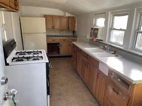 Kitchen - 507 E 6th Street Carthage Mo 64836 St, Carthage, MO 64836 photo 1 of 1