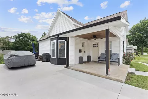 Exterior - 1004 Oak Street Carthage Mo 64836 St, Carthage, MO 64836 photo 6 of 6