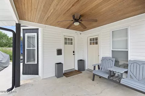Exterior - 1004 Oak Street Carthage Mo 64836 St, Carthage, MO 64836 photo 5 of 6