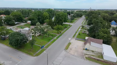 View/Area - 1004 Oak Street Carthage Mo 64836 St, Carthage, MO 64836 photo 6 of 9