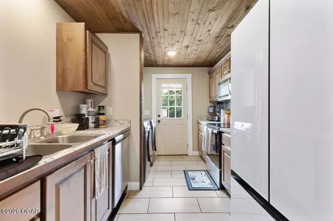 Kitchen - 1004 Oak Street Carthage Mo 64836 St, Carthage, MO 64836 photo 1 of 2