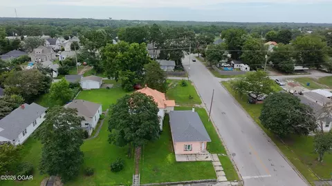 View/Area - 1004 Oak Street Carthage Mo 64836 St, Carthage, MO 64836 photo 5 of 9