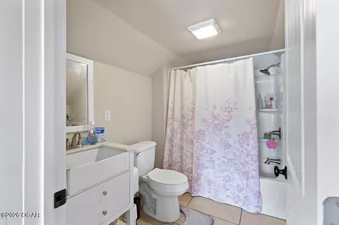 Bath - 1004 Oak Street Carthage Mo 64836 St, Carthage, MO 64836 photo 2 of 2
