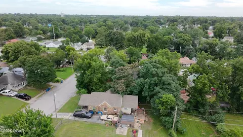 View/Area - 1004 Oak Street Carthage Mo 64836 St, Carthage, MO 64836 photo 7 of 9
