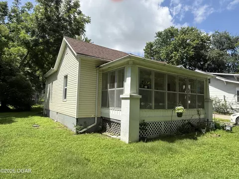 427 E 14th Street Baxter Springs Ks 66713 St, Baxter Springs, KS 66713