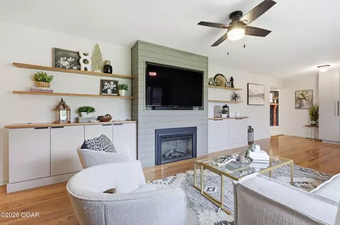 Living - 2521 E Markwardt Street Joplin Mo 64801 St, Joplin, MO 64801 photo 5 of 5