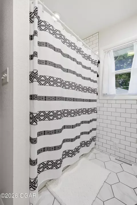 Bath - 2521 E Markwardt Street Joplin Mo 64801 St, Joplin, MO 64801 photo 3 of 4