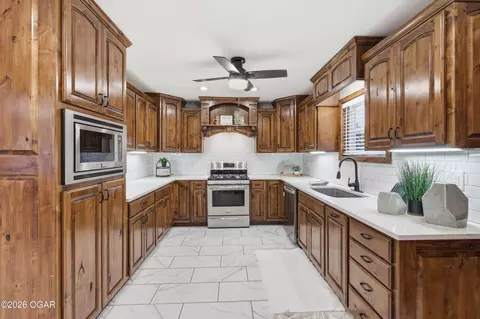 Kitchen - 2521 E Markwardt Street Joplin Mo 64801 St, Joplin, MO 64801 photo 2 of 4