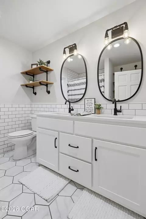 Bath - 2521 E Markwardt Street Joplin Mo 64801 St, Joplin, MO 64801 photo 2 of 4
