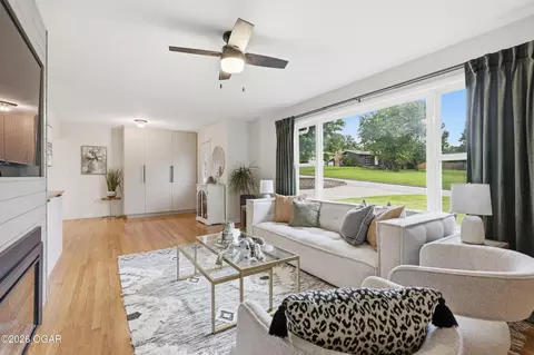 Living - 2521 E Markwardt Street Joplin Mo 64801 St, Joplin, MO 64801 photo 4 of 5