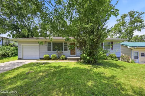 1608 Jefferson Circle Webb City Mo 64870 Cir, Webb City, MO 64870