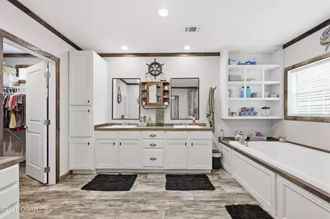 Bath - 1270 Plainview Road Anderson Mo 64831 Rd, Anderson, MO 64831 photo 4 of 5