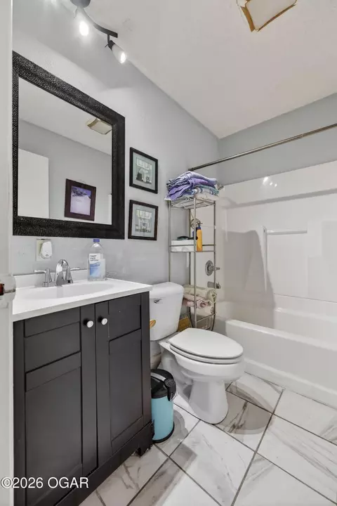 Bath - 117 Rocky Lane Carl Junction Mo 64834 Ln, Carl Junction, MO 64834 photo 6 of 10