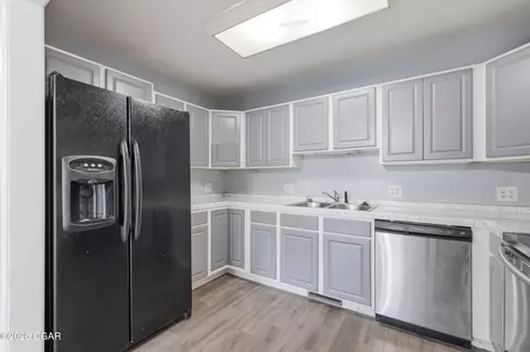 Kitchen - 6060 Oak Road Carthage Mo 64836 Rd, Carthage, MO 64836 photo 2 of 3