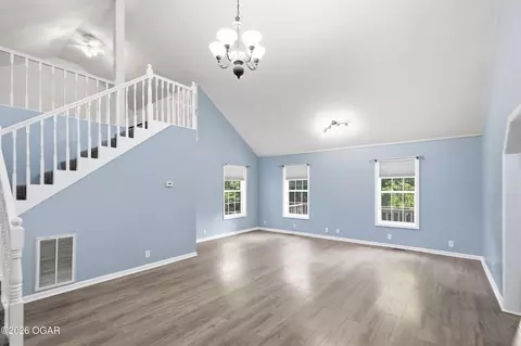 Living - 6060 Oak Road Carthage Mo 64836 Rd, Carthage, MO 64836 photo 2 of 11