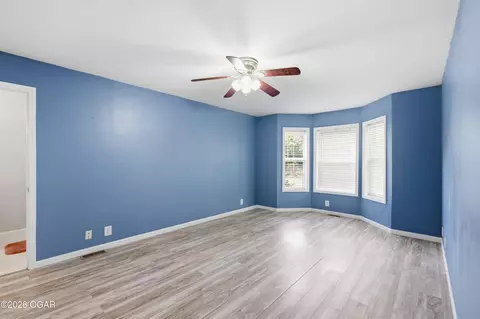 Living - 6060 Oak Road Carthage Mo 64836 Rd, Carthage, MO 64836 photo 10 of 11