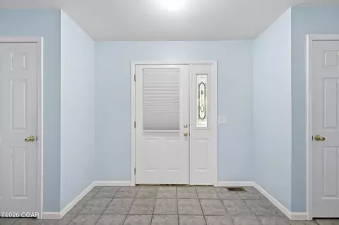 Entry Way - 6060 Oak Road Carthage Mo 64836 Rd, Carthage, MO 64836 photo 1 of 1
