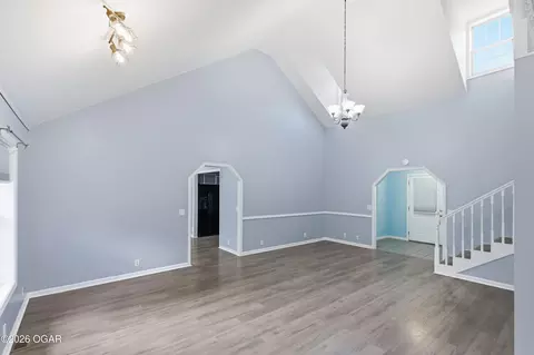 Living - 6060 Oak Road Carthage Mo 64836 Rd, Carthage, MO 64836 photo 6 of 11