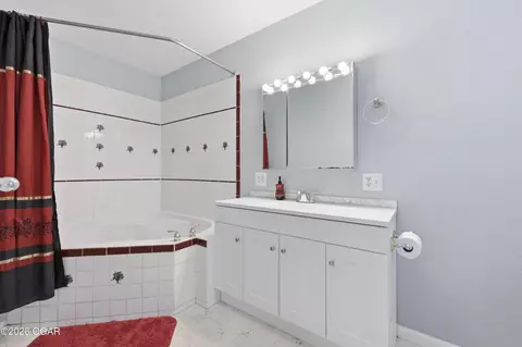 Bath - 6060 Oak Road Carthage Mo 64836 Rd, Carthage, MO 64836 photo 4 of 5