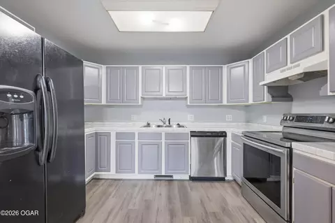 Kitchen - 6060 Oak Road Carthage Mo 64836 Rd, Carthage, MO 64836 photo 1 of 3