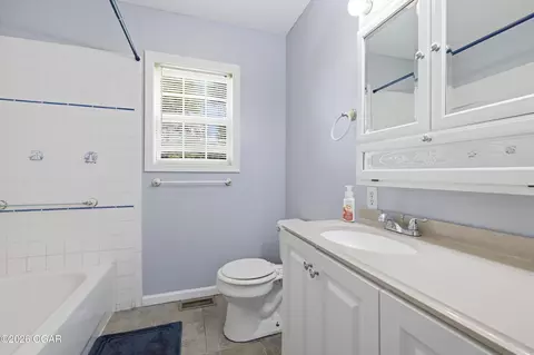 Bath - 6060 Oak Road Carthage Mo 64836 Rd, Carthage, MO 64836 photo 1 of 5