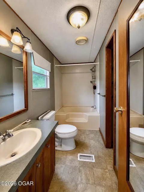 Bath - 14253 Highway K Seneca Mo 64865, Seneca, MO 64865 photo 1 of 2