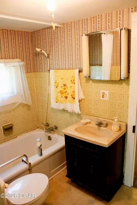 Bath - 28249 Quince Road Fairview Mo 64842 Rd, Fairview, MO 64842 photo 1 of 1