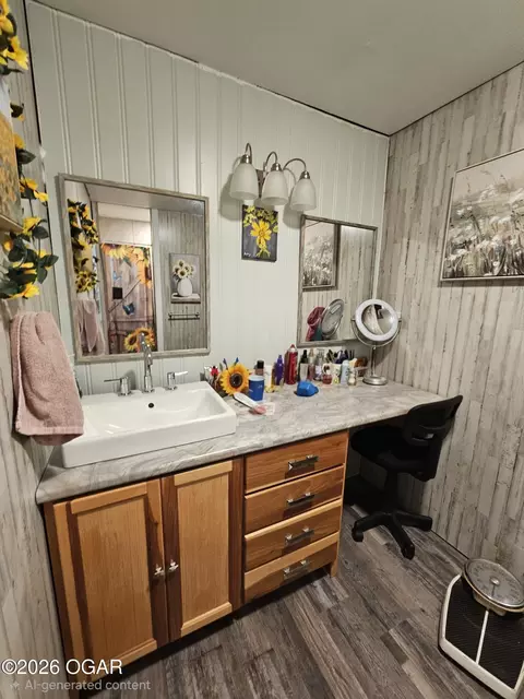 Bath - 364 366 Phoenix Splitlog Road Goodman Mo 64843 Rd, Goodman, MO 64843 photo 1 of 2