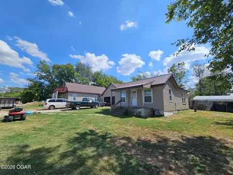 Exterior - 364 366 Phoenix Splitlog Road Goodman Mo 64843 Rd, Goodman, MO 64843 photo 2 of 10
