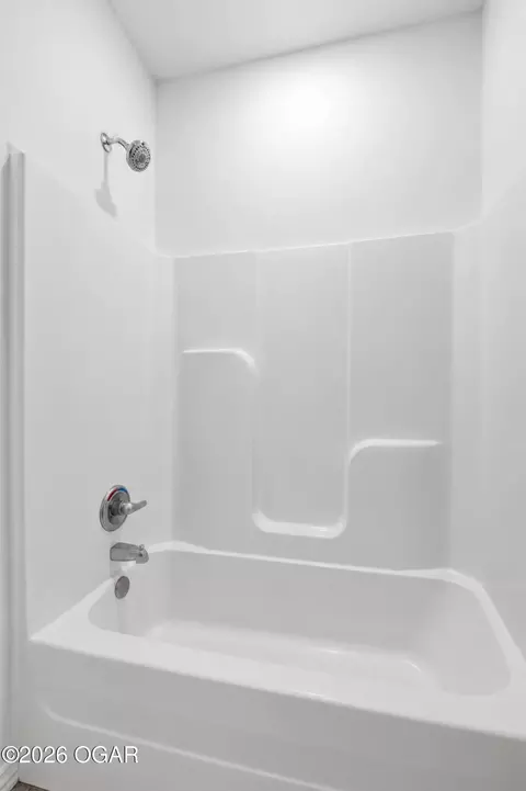 Bath - 43 Oakridge Drive Pineville Mo 64856 Dr, Pineville, MO 64856 photo 4 of 8