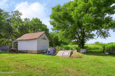 Exterior - 17279 Jackpine Road Carthage Mo 64836 Rd, Carthage, MO 64836 photo 4 of 11
