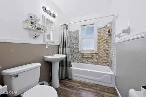 Bath - 17279 Jackpine Road Carthage Mo 64836 Rd, Carthage, MO 64836 photo 1 of 2