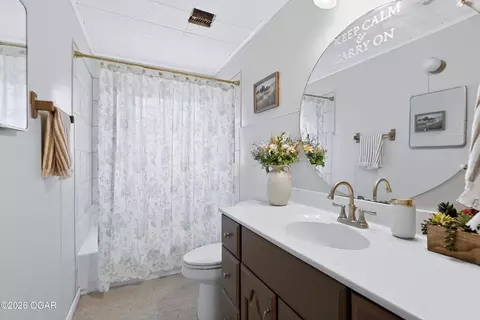 Bath - 109 E Splitlog Avenue Goodman Mo 64843 Ave, Goodman, MO 64843 photo 2 of 2