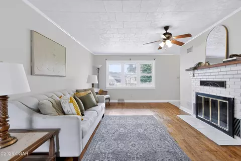 Living - 109 E Splitlog Avenue Goodman Mo 64843 Ave, Goodman, MO 64843 photo 3 of 4