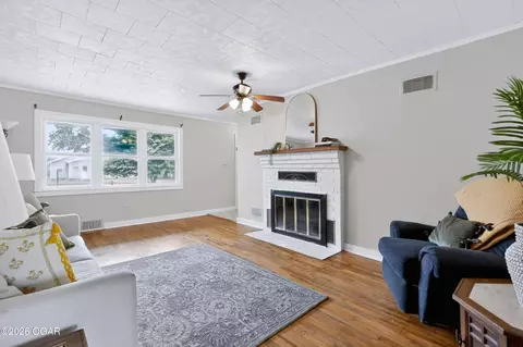 Living - 109 E Splitlog Avenue Goodman Mo 64843 Ave, Goodman, MO 64843 photo 4 of 4