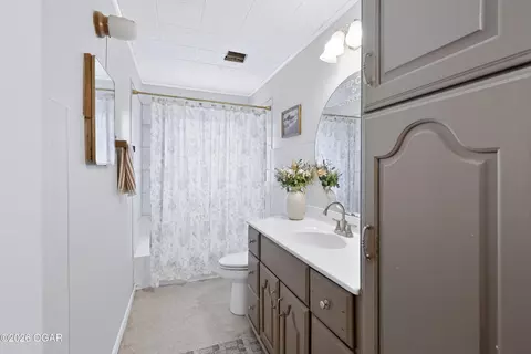 Bath - 109 E Splitlog Avenue Goodman Mo 64843 Ave, Goodman, MO 64843 photo 1 of 2