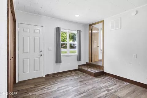 Entry Way - 8567 Brookside Circle Monett Mo 65708 Cir, Monett, MO 65708 photo 2 of 2