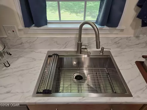 Kitchen - 101 Red Oak Loop Carl Junction Mo 64834 Loop, Carl Junction, MO 64834 photo 6 of 6