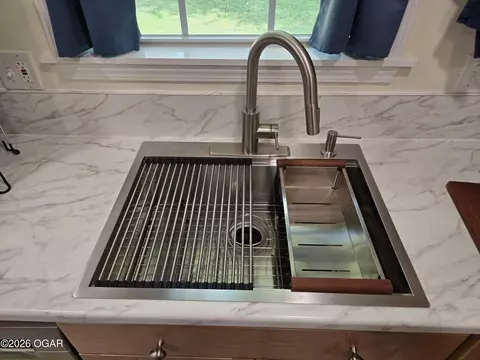 Kitchen - 101 Red Oak Loop Carl Junction Mo 64834 Loop, Carl Junction, MO 64834 photo 5 of 6