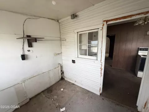 Entry Way - 822 E 6th Street Galena Ks 66739 St, Galena, KS 66739 photo 1 of 2
