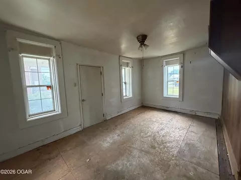 Living - 822 E 6th Street Galena Ks 66739 St, Galena, KS 66739 photo 3 of 4