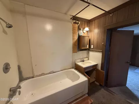 Bath - 822 E 6th Street Galena Ks 66739 St, Galena, KS 66739 photo 1 of 2