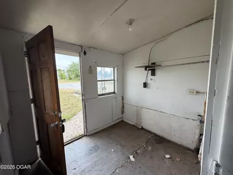 Entry Way - 822 E 6th Street Galena Ks 66739 St, Galena, KS 66739 photo 2 of 2