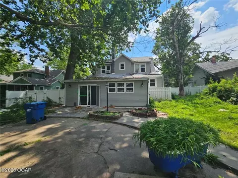 Exterior - 1107 S Maple Street Carthage Mo 64836 St, Carthage, MO 64836 photo 3 of 4