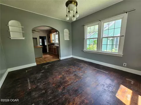 Living - 1107 S Maple Street Carthage Mo 64836 St, Carthage, MO 64836 photo 2 of 2