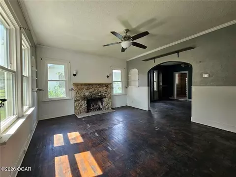 Living - 1107 S Maple Street Carthage Mo 64836 St, Carthage, MO 64836 photo 1 of 2
