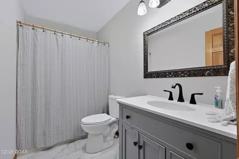 Bath - 2000 Amber Lane Carthage Mo 64836 Ln, Carthage, MO 64836 photo 6 of 6