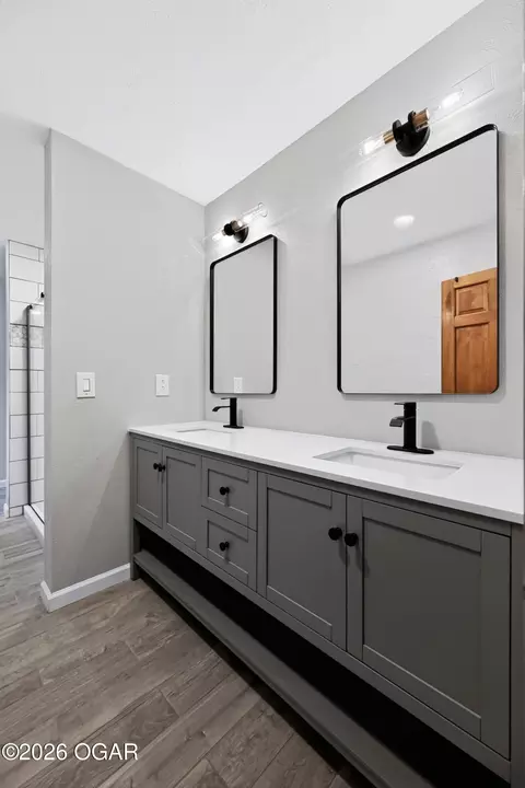 Bath - 2000 Amber Lane Carthage Mo 64836 Ln, Carthage, MO 64836 photo 1 of 6