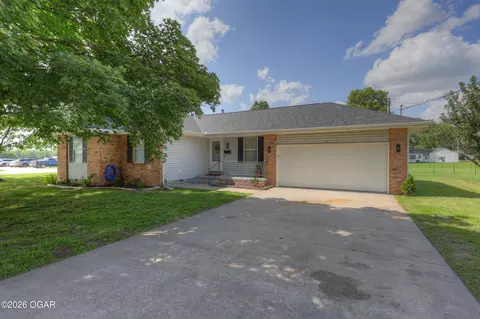 Exterior - 406 W 14th Street Lamar Mo 64759 St, Lamar, MO 64759 photo 2 of 3